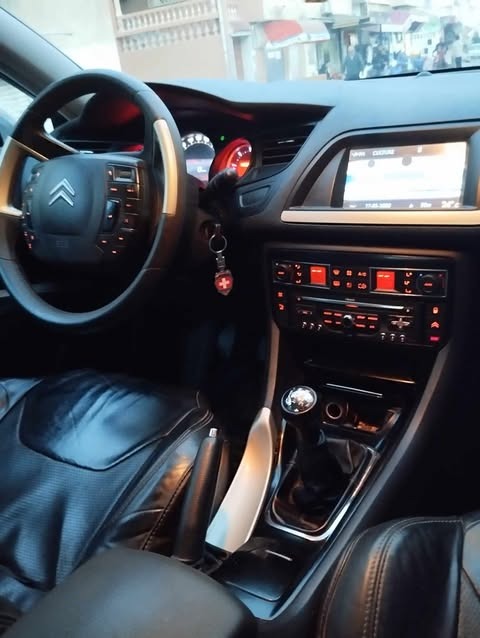Citroen C5 Diesel 2011 à Tunis - Photo 1