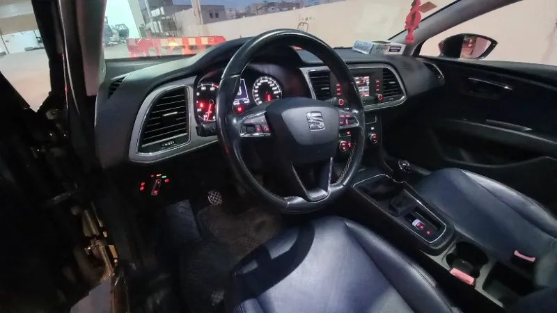 Seat Leon Essence 2019 à Ariana - Photo 4