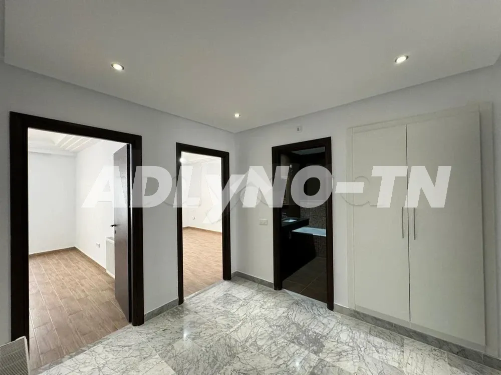 S+4 en Vente à Jardin d'Ennasr à Ariana - Photo 3