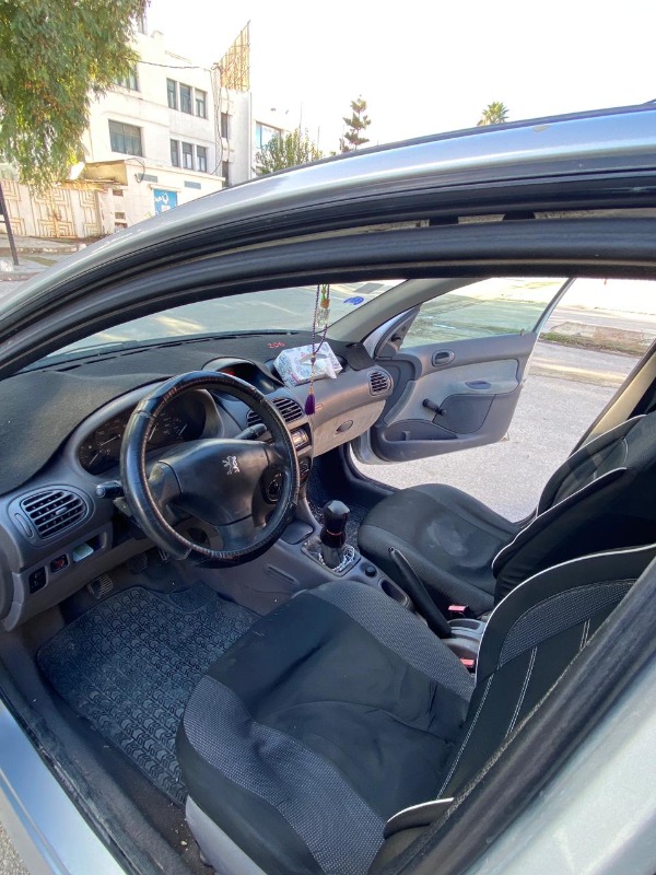 Peugeot 206 Essence 2003 à Monastir - Photo 5