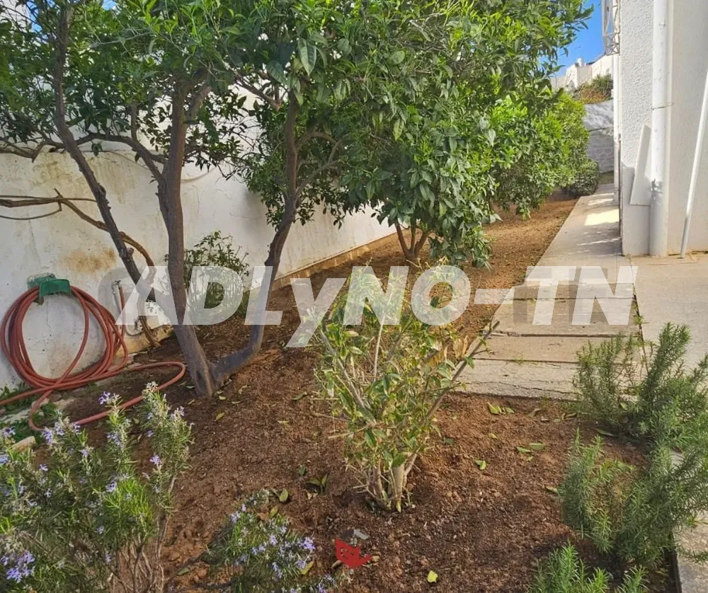 A Vendre Villa Sur Un Terrain De 622m² À Menzah 9 à Tunis - Photo 3