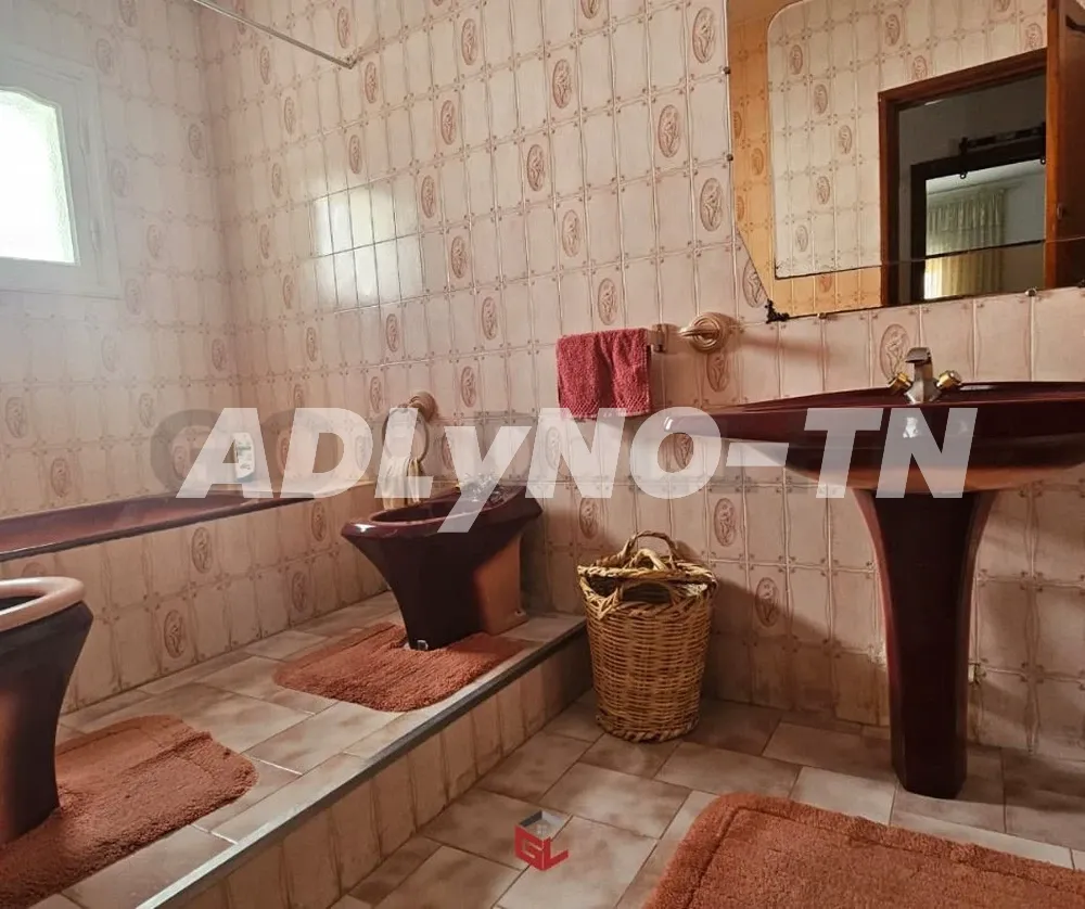 A Vendre Villa Sur Un Terrain De 622m² À Menzah 9 à Tunis - Photo 7