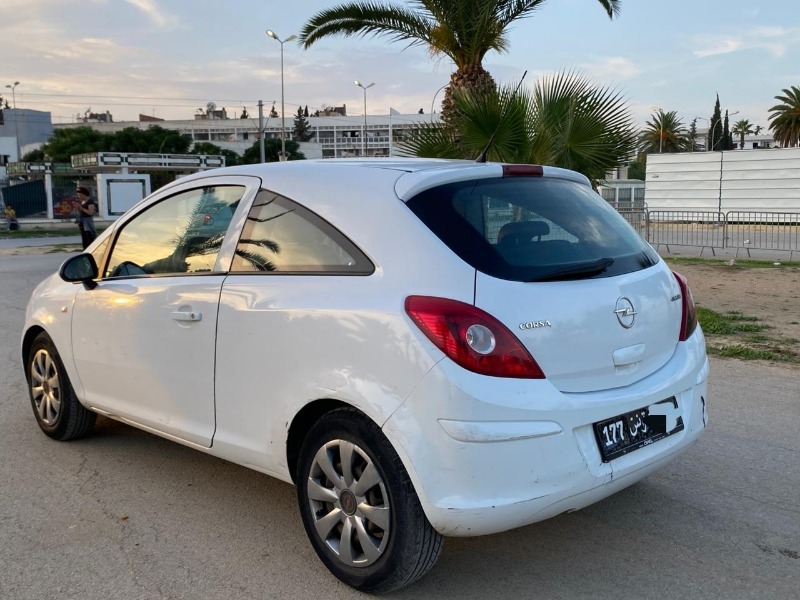 Opel Corsa Essence 2010 à Tunis - Photo 3