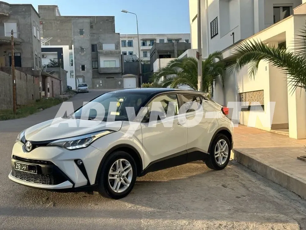 A vendre toyota chr Tt option première main avec carnet d’entretien . voiture ètat parfait comme neuf à Tunis - Photo 3