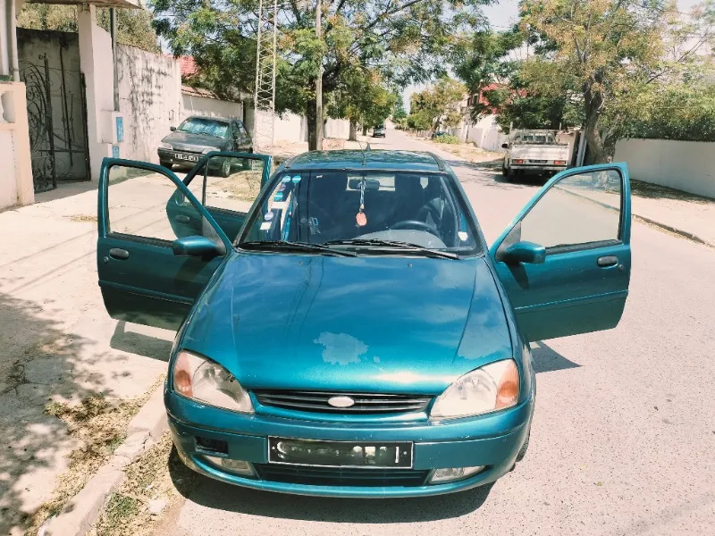 Ford FIESTA Essence 2001 à Bizerte - Photo 2
