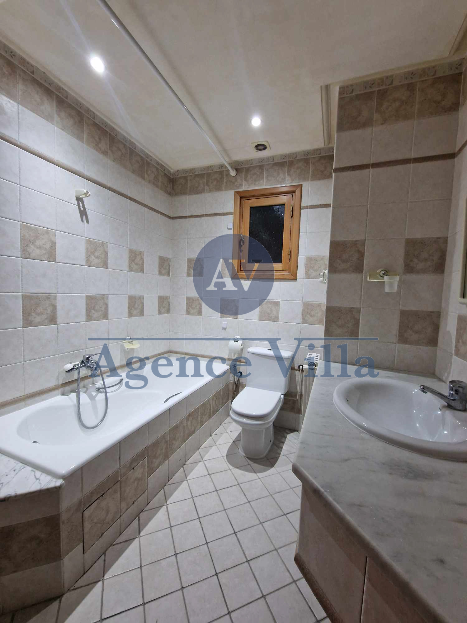     Appartement s2 au la à Tunis - Photo 3