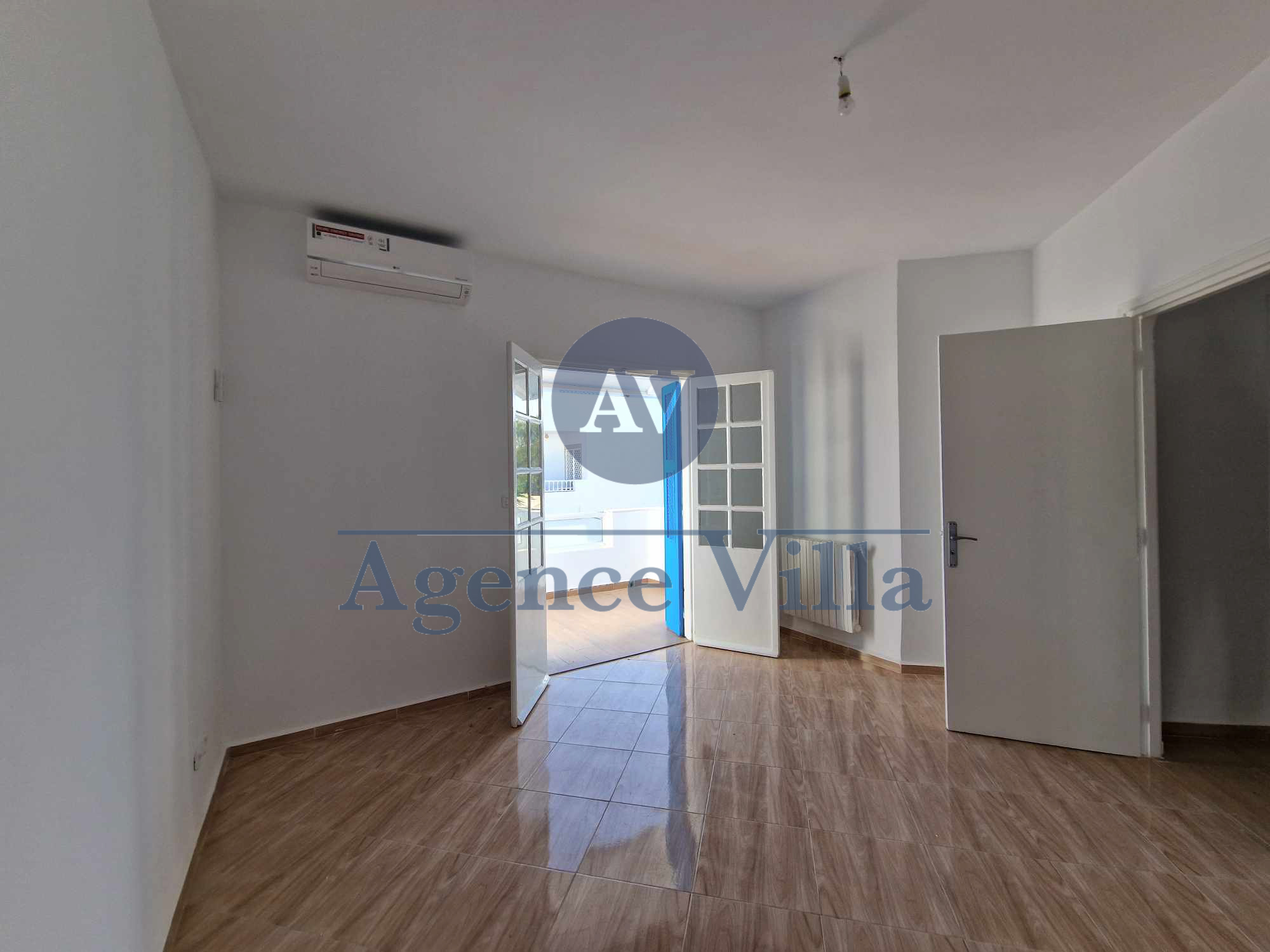     Villa s5 avec piscin à Tunis - Photo 2