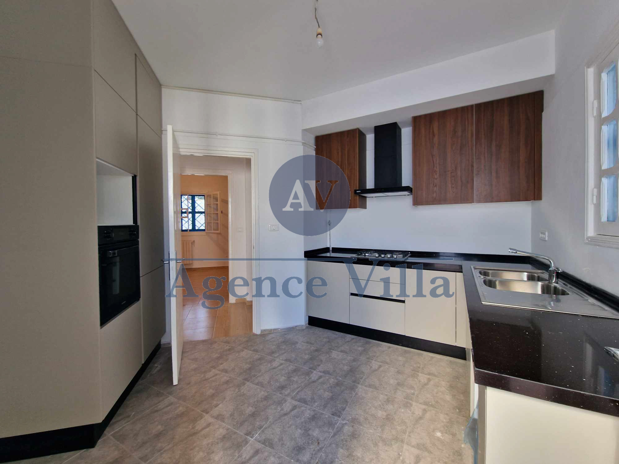     Villa s5 avec piscin à Tunis - Photo 3