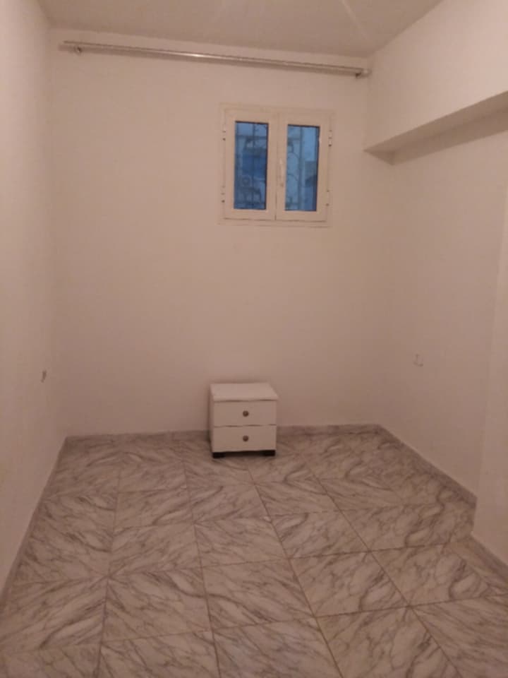  A VENDRE – S+1 – CITE EL WAHAT – TEL 58258423 - FB.7812 