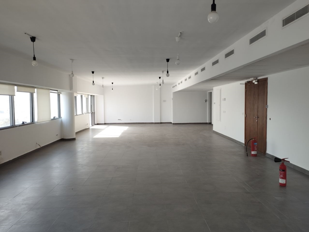    Des open spaces avec bur à Tunis - Photo 1
