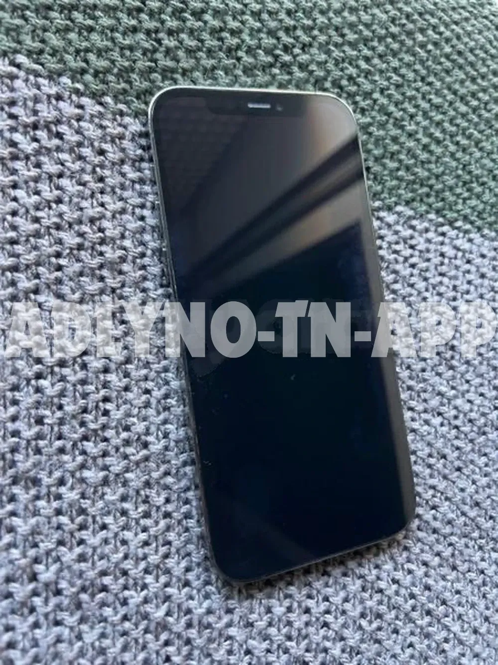 iPhone 12 Pro Noire 128G état parfaite peu servi jamais réparé importé validé aucun défaut avec son câble facture et garantie batterie 84% prix 1590d tel 20172643 à Tunis - Photo 4