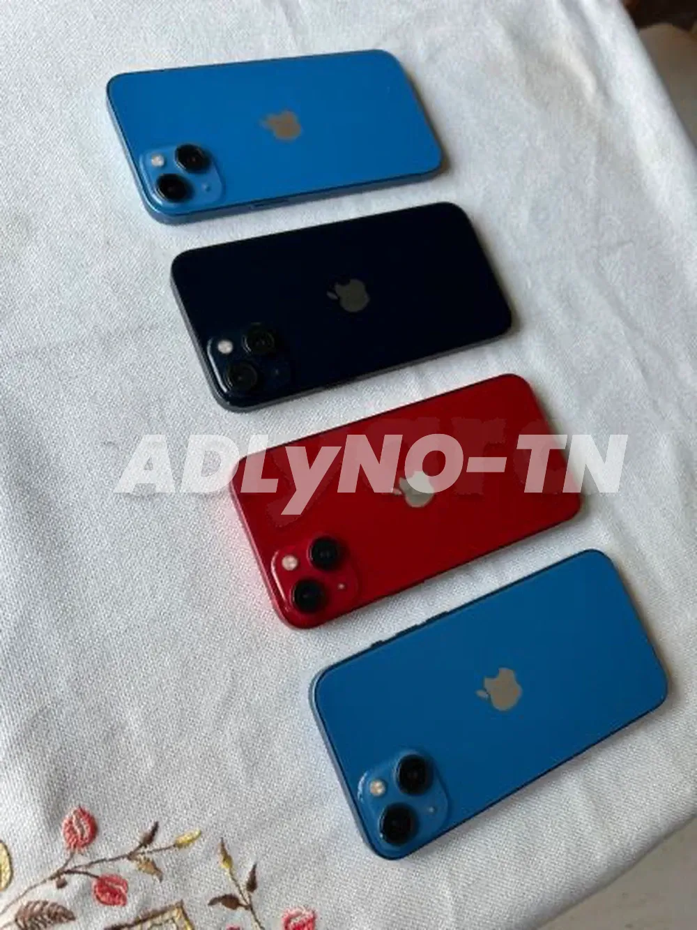 iPhone 13 128G/256G Bleu et Noire état neuf comme cacheté aucune rayure ni défaut peu servi importé validé sur sajalni jamais réparé avec le câble d'origine et facture boutique 256G batt 85% duos à 1750dt 128g batterie 91% a 1650d Tel 20172643 à Tunis - Photo 1