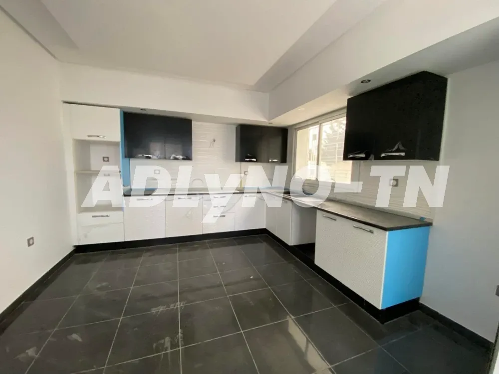 A vendre un duplex en s+3 à Tunis - Photo 1