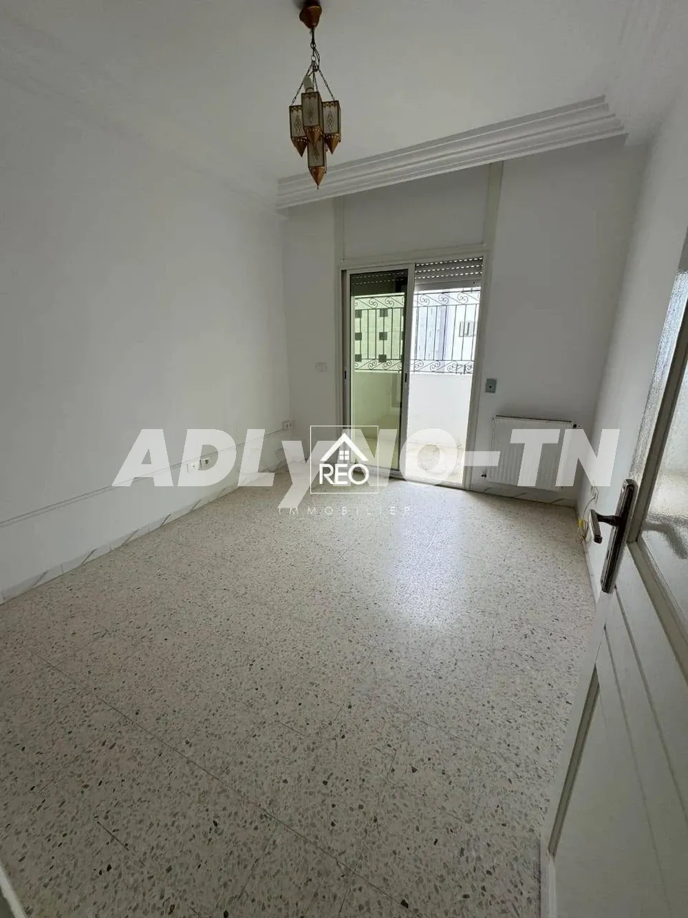 À Vendre : Un appartement S+4 situé à Jardin L'Aouina à Tunis - Photo 2