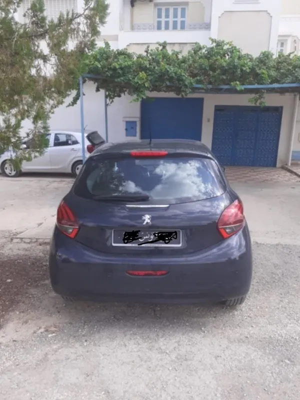 Peugeot 208 Essence 2020 à Tunis - Photo 3