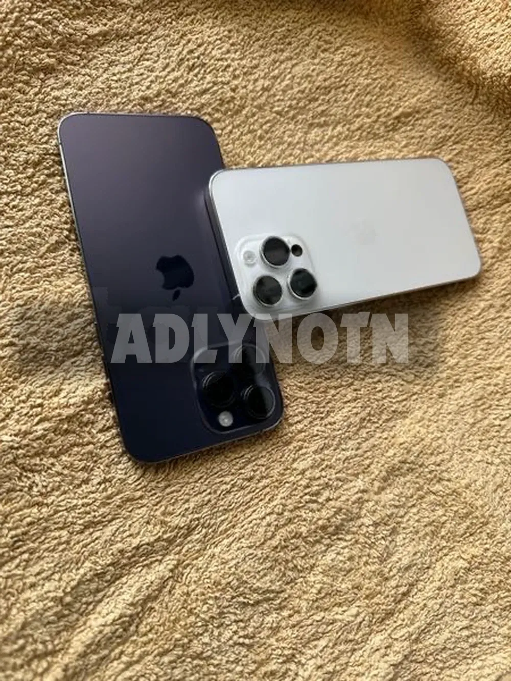iPhone 14 Pro Max 256G neuf batt100% sous garantie Apple peu servi avec facture et garantie boutique blanc 100% 256G à 3350dt Violet 98% 256G à 3099dt Tel 20172643 à Tunis - Photo 2