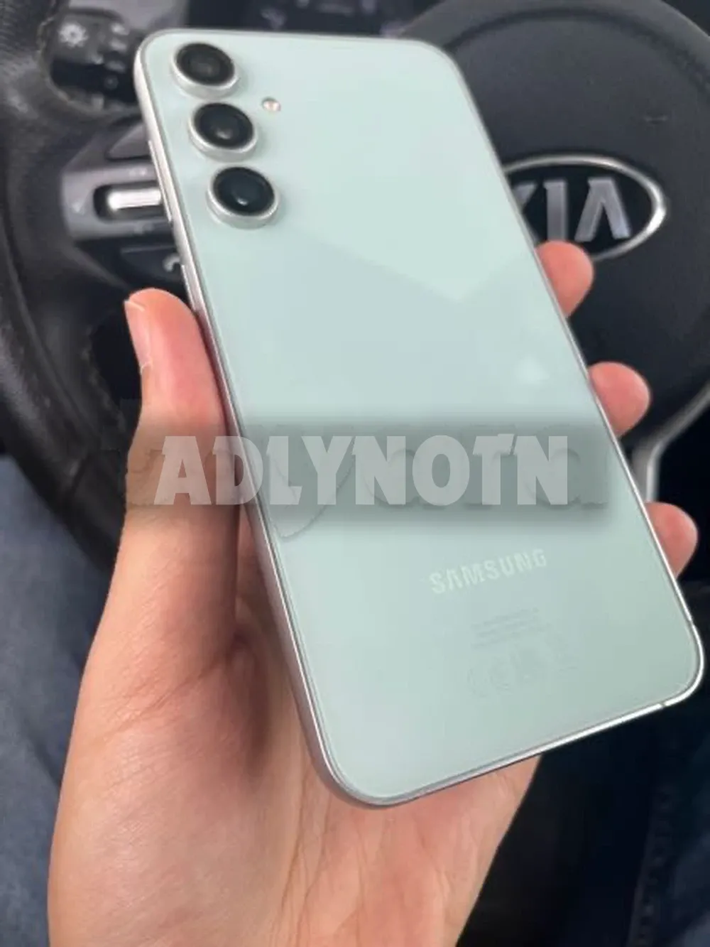 Samsung S23 FE 128/8 5G état neuf parfaite peu servi importé officiel aucun défaut tt en marche jamais réparé avec son câble facture et garantie prix 1350dt tel 20172643 à Tunis - Photo 3