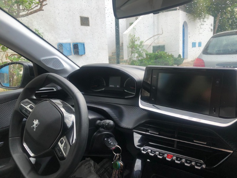 Peugeot 208 Essence 5 ch 2021 à Tunis - Photo 2