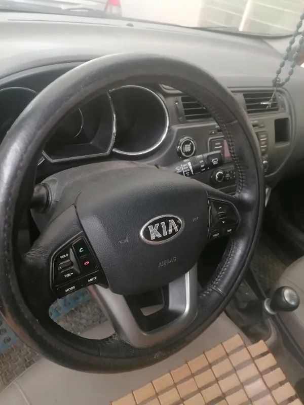 Kia RIO Essence 2013 à Ben Arous - Photo 1