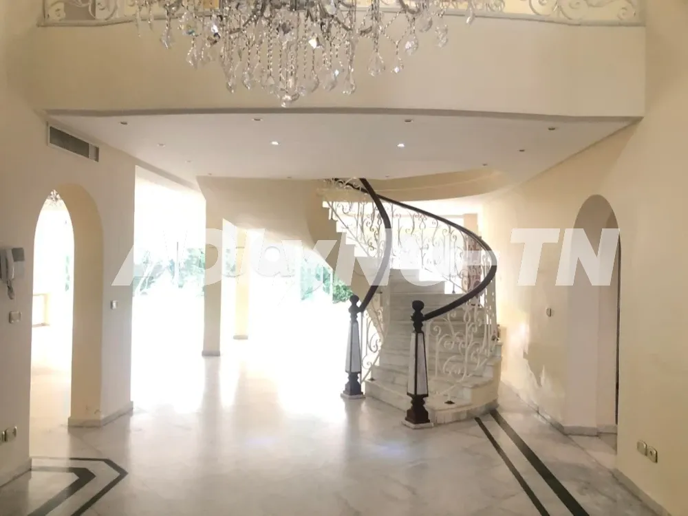 A louer villa 3 niv ac piscine usg bur ou hab Mutuelleville à Tunis - Photo 3