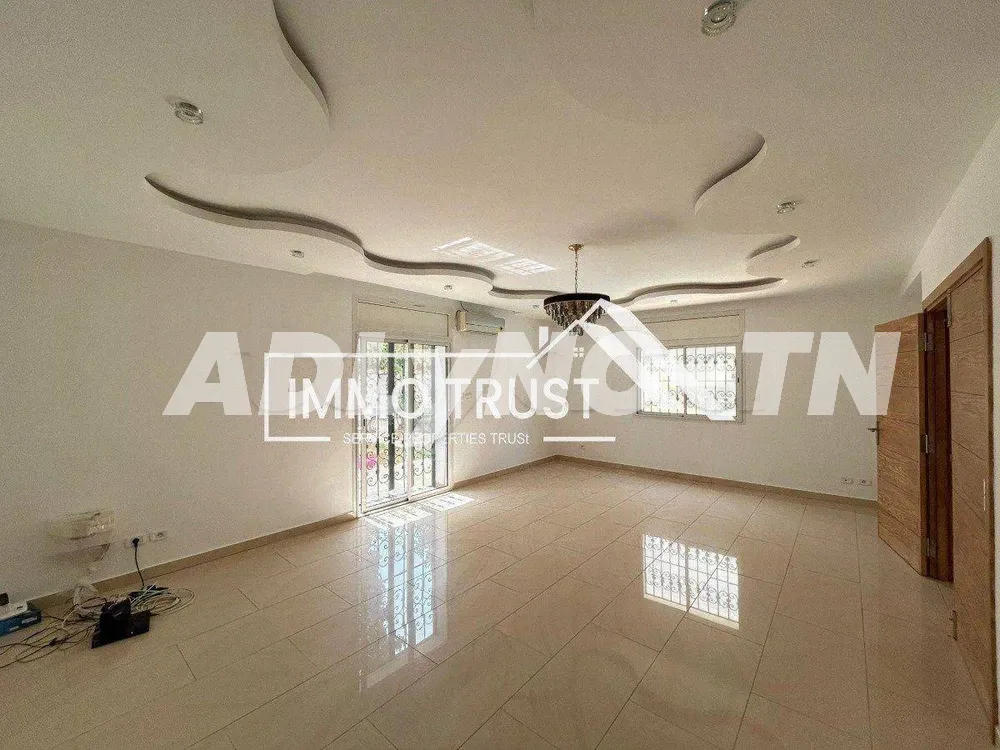 ?Villa en S+4 avec piscine et jardin à La Marsa à Tunis - Photo 3