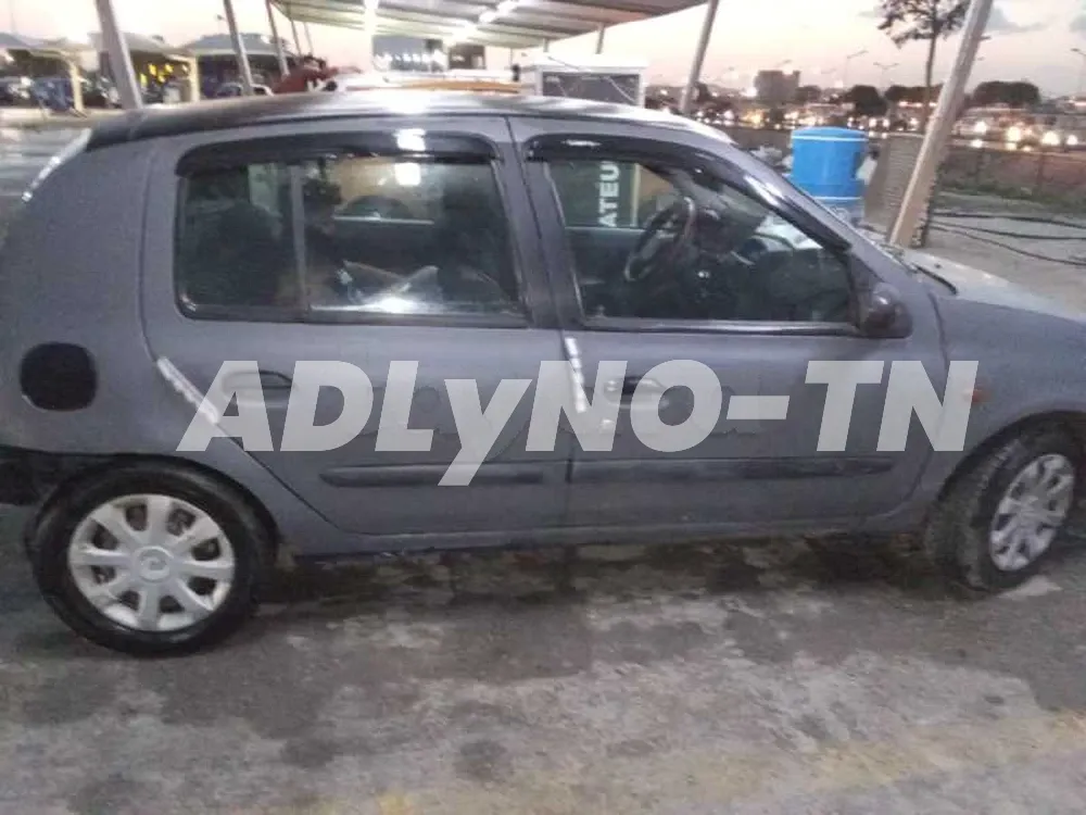 clio bombe à Tunis - Photo 1