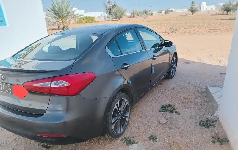 Kia CERATO Bva Essence 2014 à gabes - Photo 6
