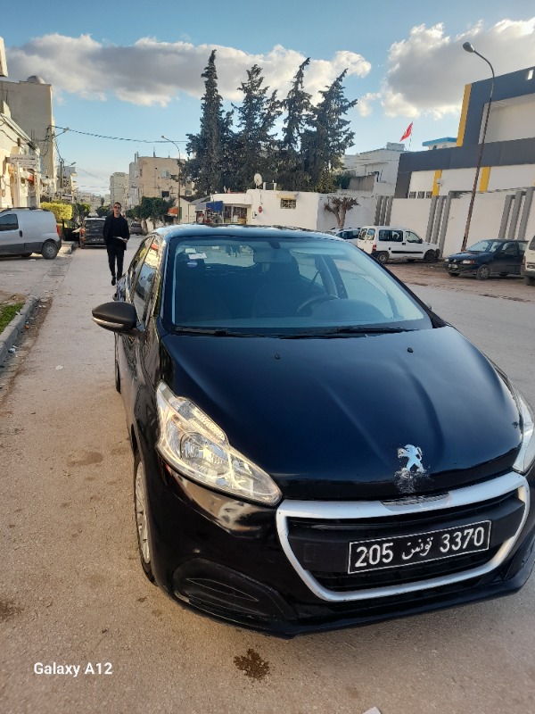 Peugeot 208 Essence 2018 à Ariana - Photo 1