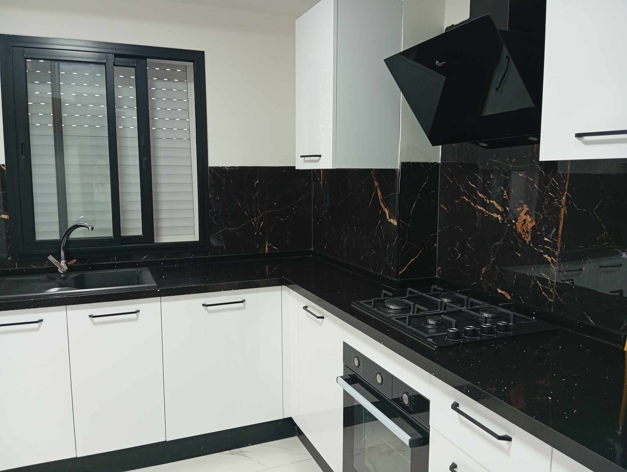 A louer des magnifiques appartements s+2 avec terrasse ? richement meublés et équipés de climatiseur et Wifi ?