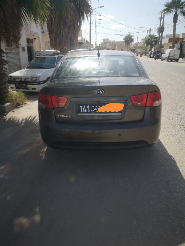 Kia CERATO Essence 2010 à Sfax - Photo 2