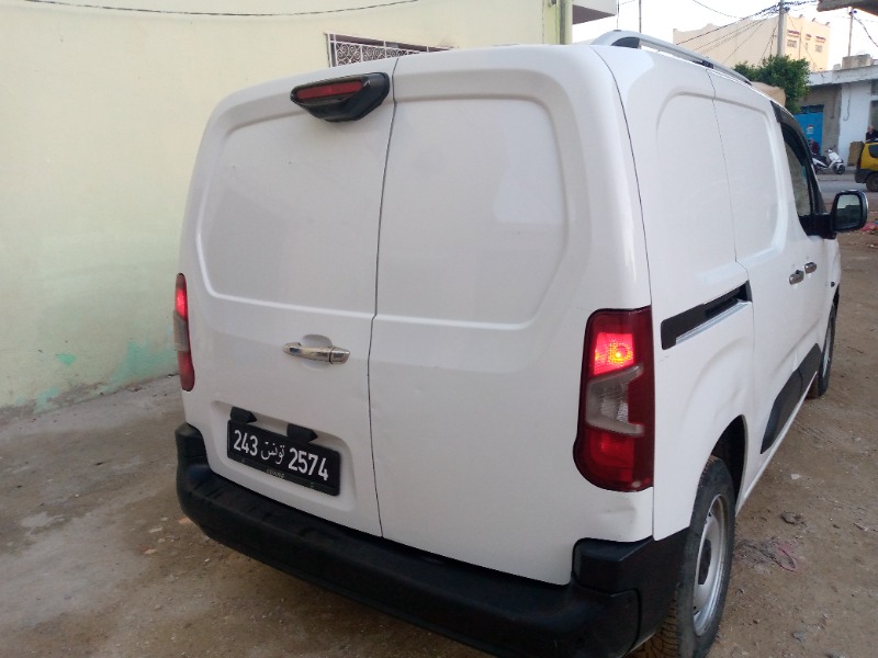 Citroen BERLINGO II Diesel 2020 à Monastir - Photo 2