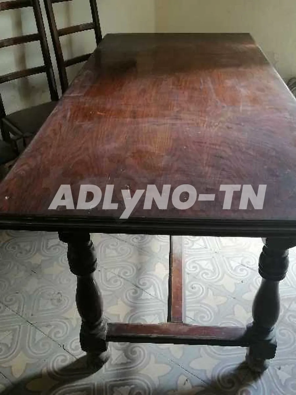 Table a manger à Tunis - Photo 1