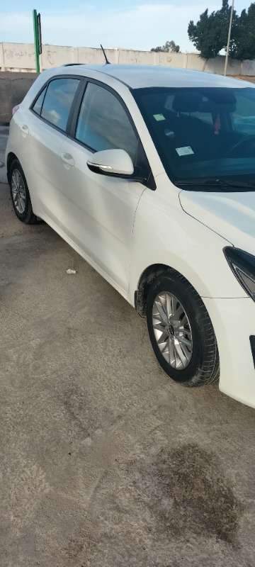 Kia RIO Essence 2021 à Tunis - Photo 8