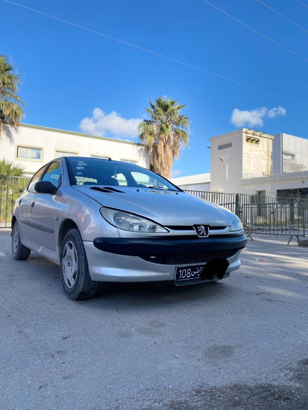 Peugeot 206 Essence 2003 à Monastir - Photo 2