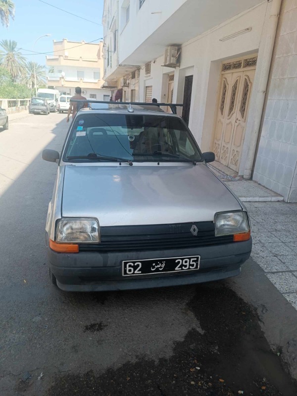 Renault R5 Essence 1989 à Monastir - Photo 4