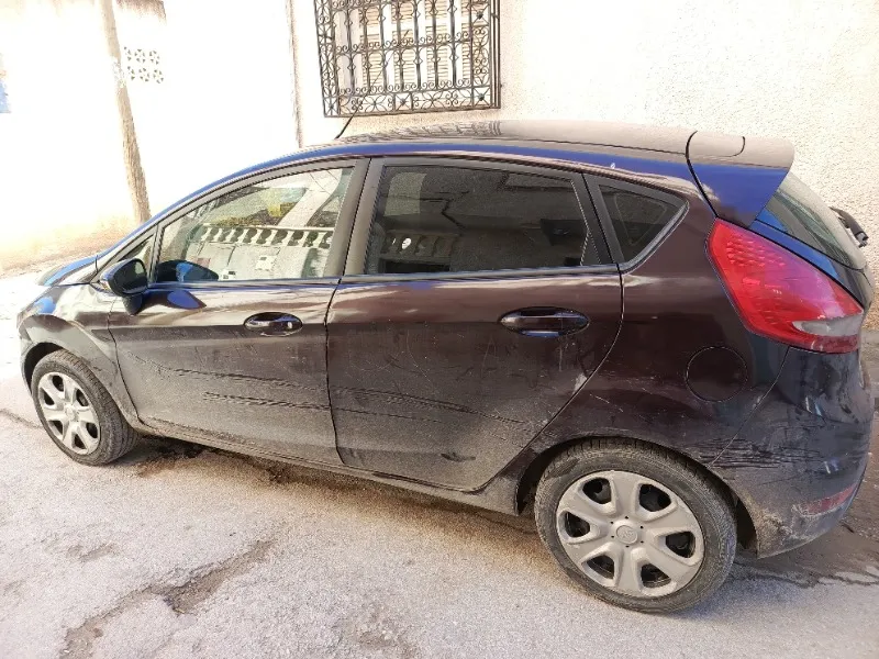 Ford FIESTA Essence 2011 à Tunisie - Photo 2
