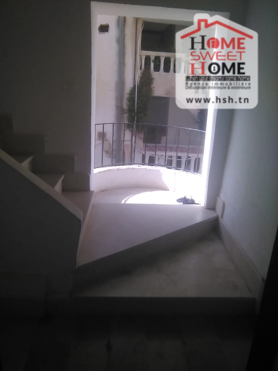  un spacieux appartement s+2 vide au 3éme étage(avec ascenseur) a louer a manar 1 a coté monoprix 