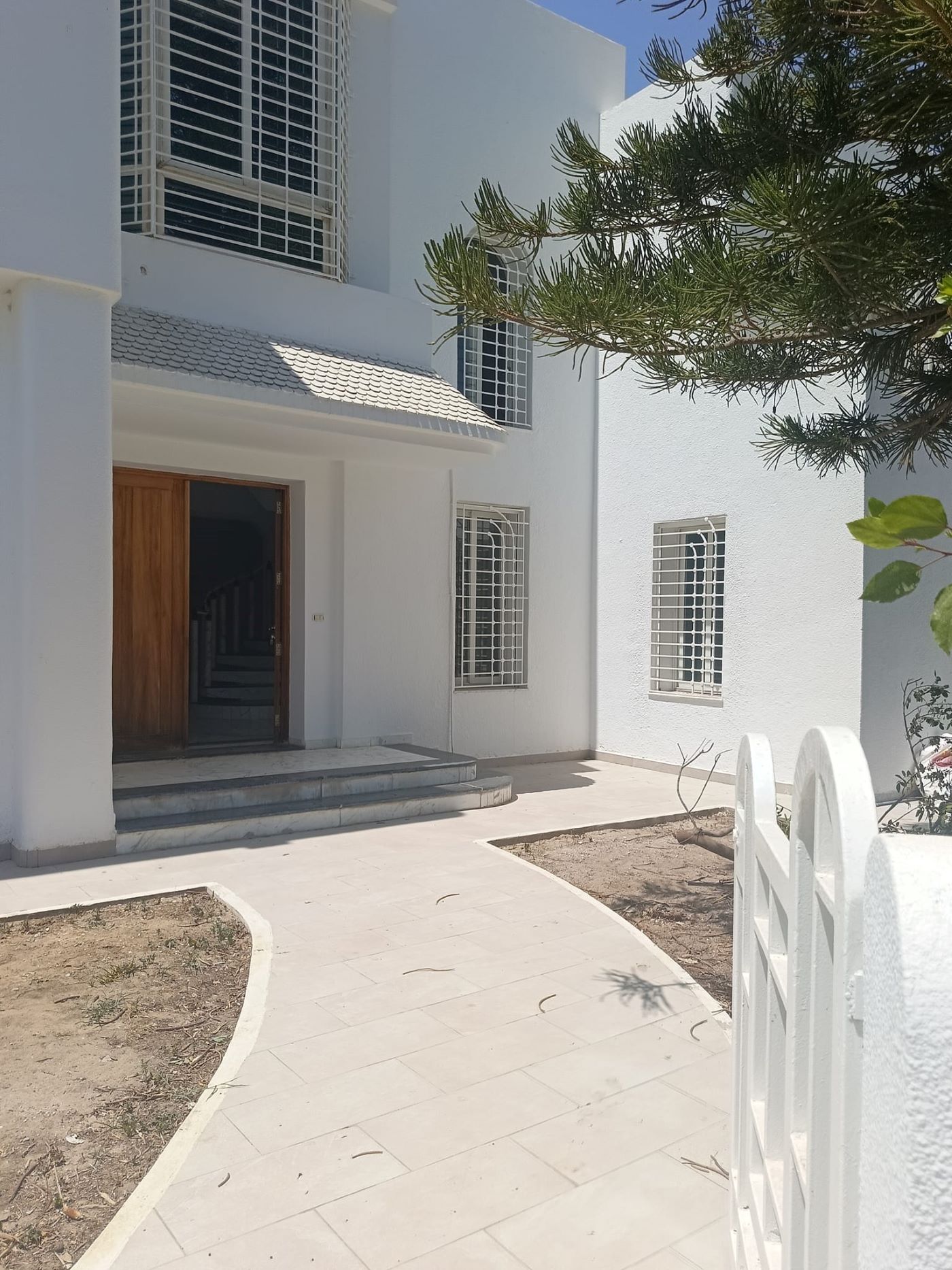    Une villa avec jardin a à Tunis - Photo 2