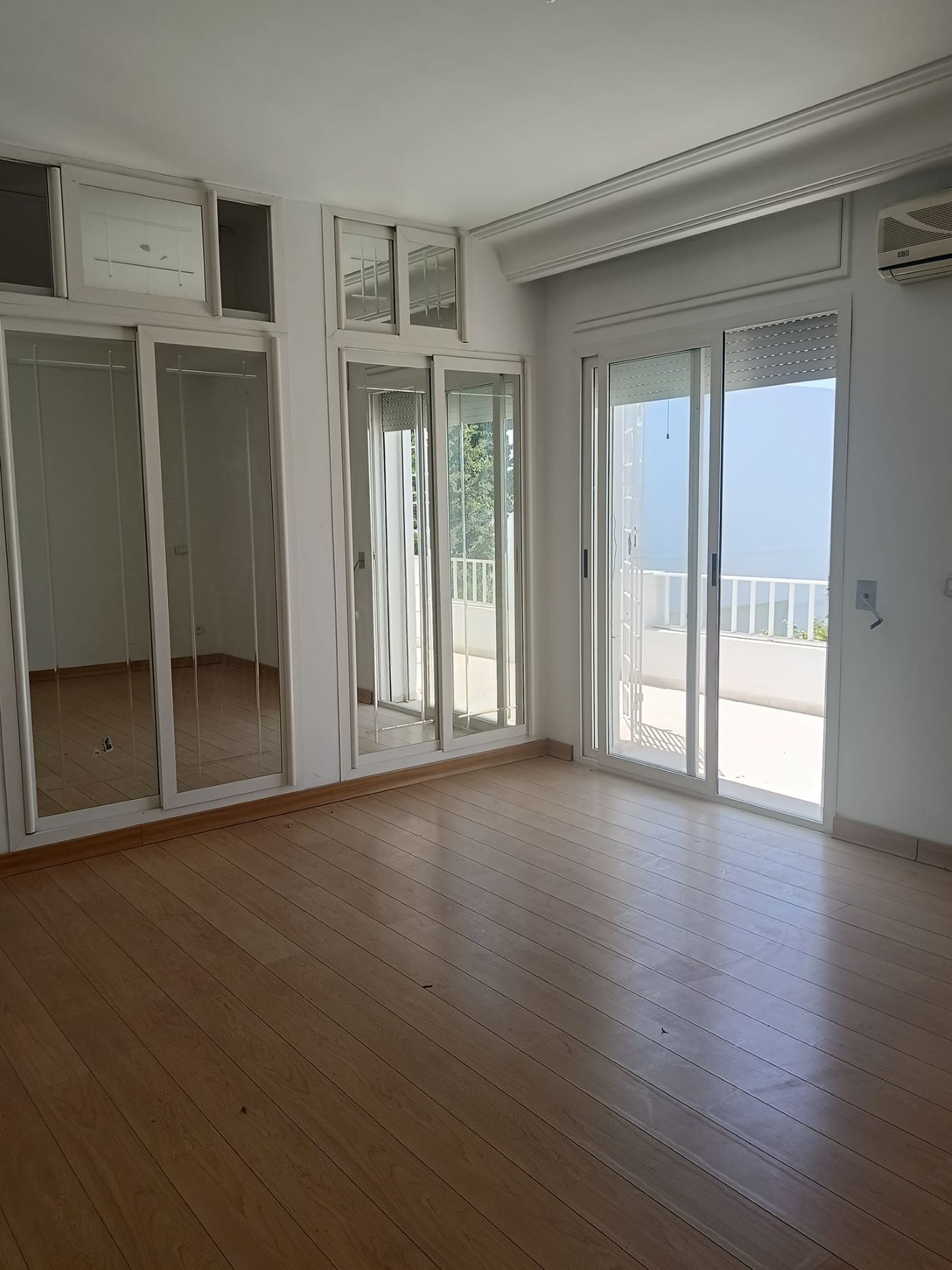    Une villa avec jardin a à Tunis - Photo 3