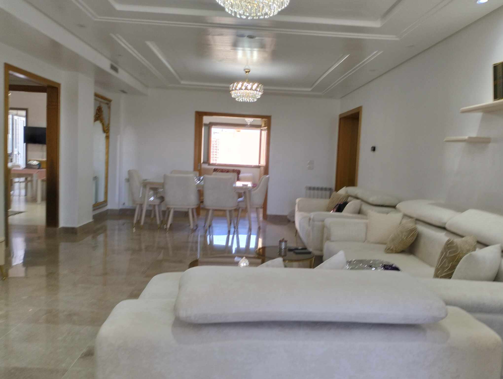  un appartement s+2 au 1er étage dans un immeuble privé a louer bureautique situé a Nogra (route bizerte) 