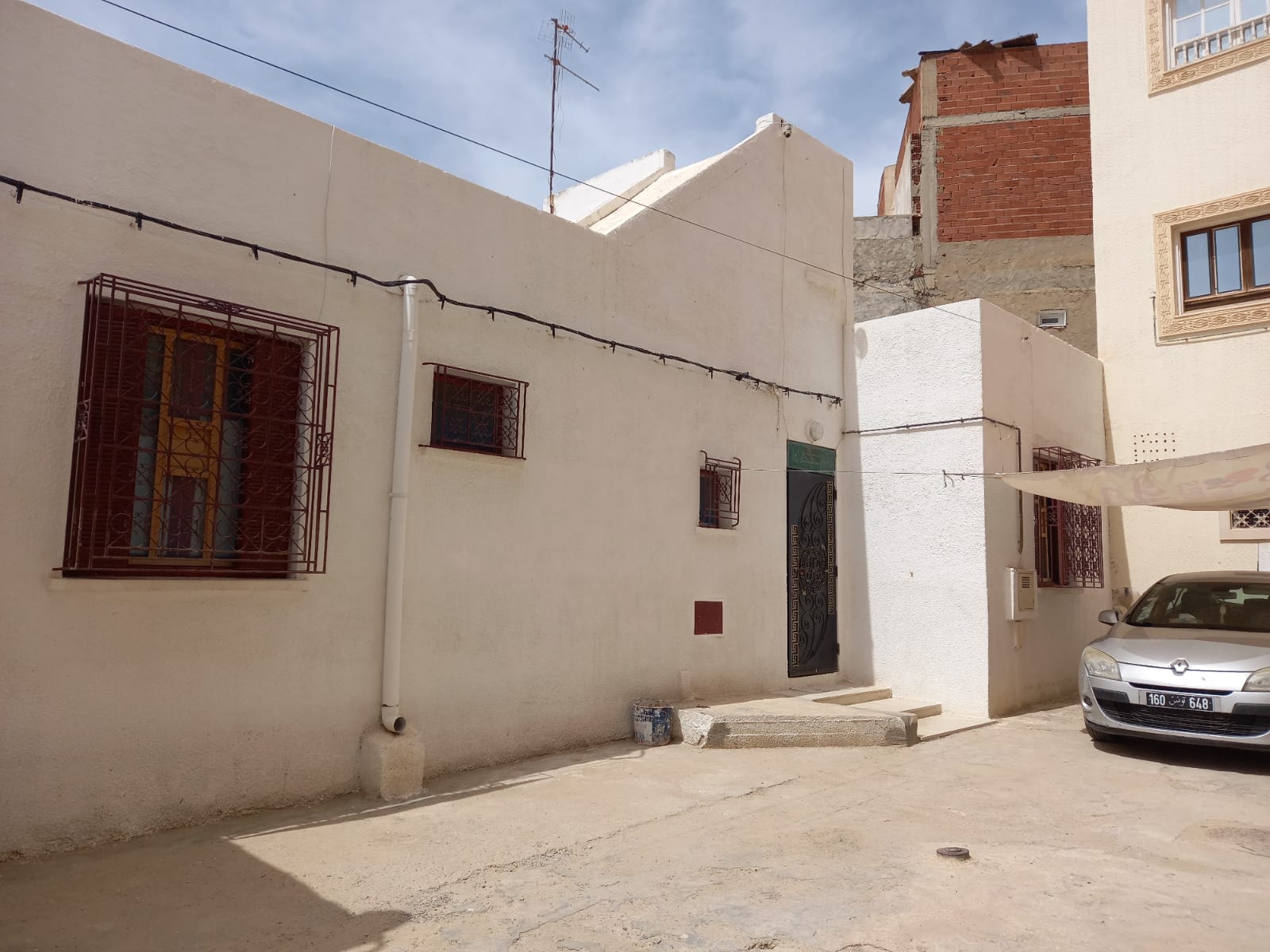  Dépôt à louer à Tunis – Route principale (Autoroute Tunis A10) 