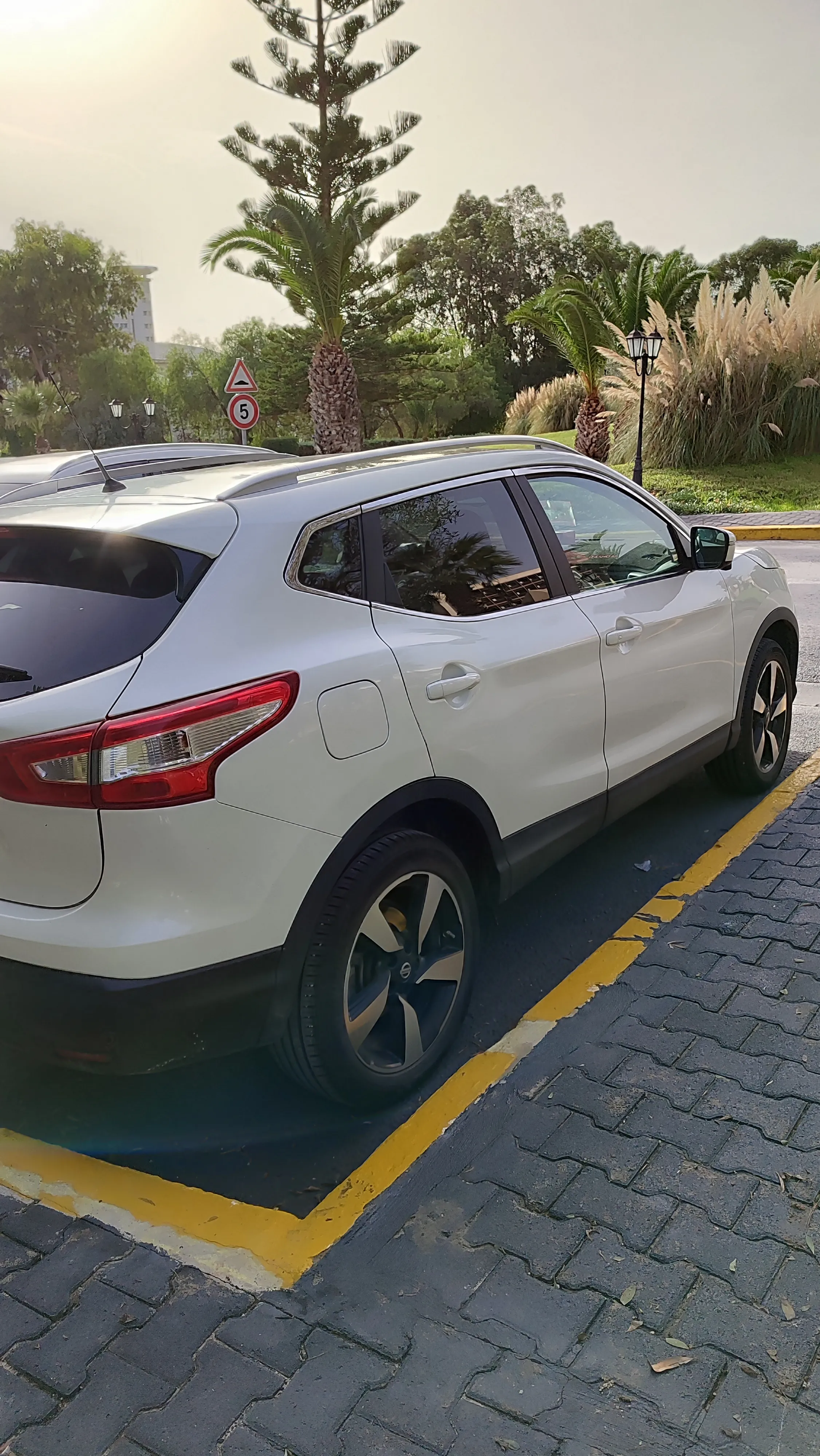 nissan Qashqai diesel à Sfax - Photo 4