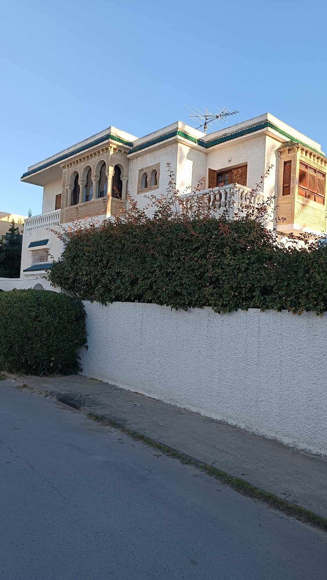    Villa dans un cartier ca à Tunis - Photo 1