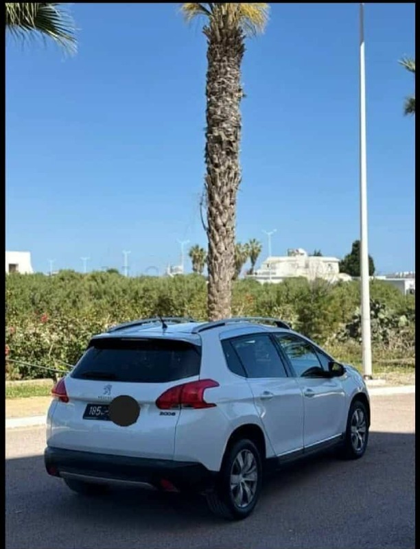 Peugeot 2008 Essence 2016 à Tunis - Photo 2