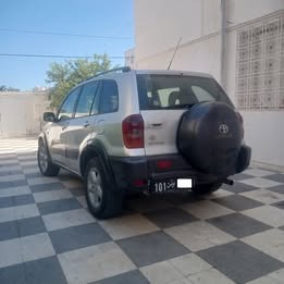 Toyota Rav 4 Essence à Ben Arous - Photo 2