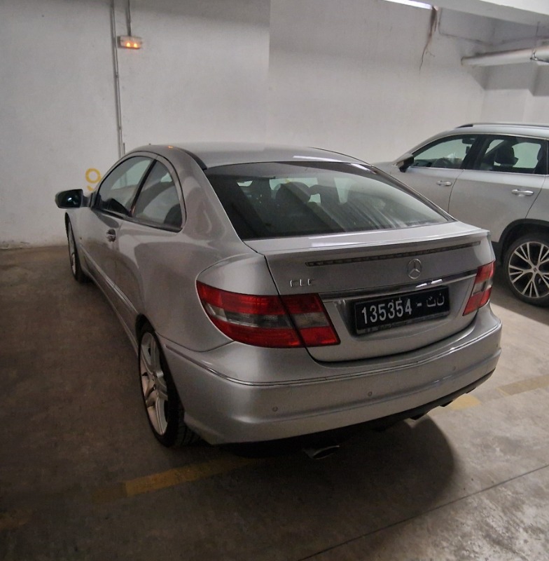 Mercedes Classe C Essence 2009 à Tunis - Photo 4