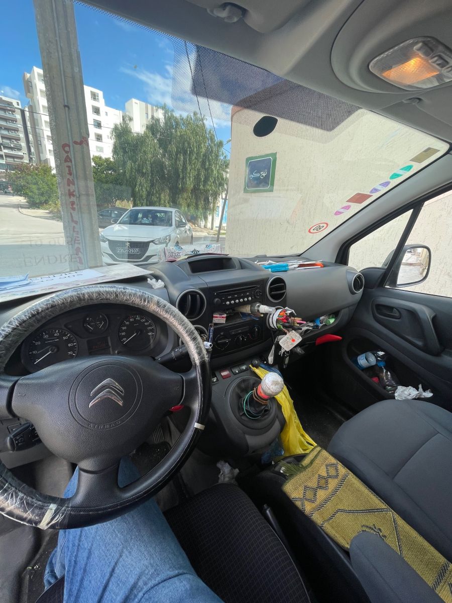 Citroën Berlingo Utilitaire à Tunis - Photo 2