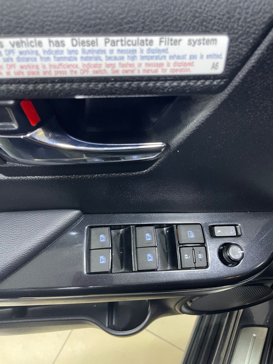 Toyota Hilux Double Cabine à Ben Arous - Photo 4