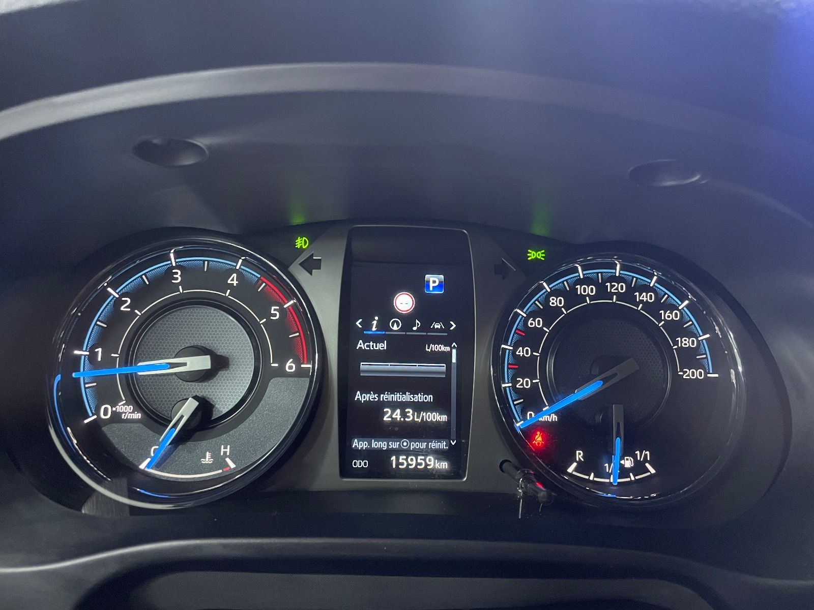 Toyota Hilux Double Cabine à Ben Arous - Photo 9