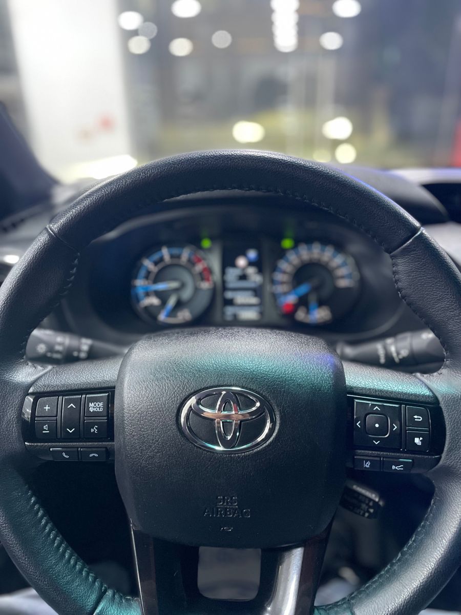 Toyota Hilux Double Cabine à Ben Arous - Photo 10
